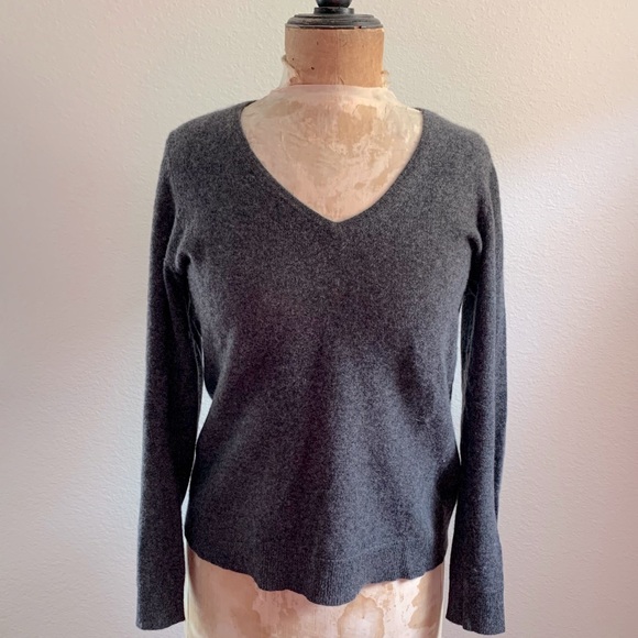 NWOT! Ladies Charter Club Cashmere V Neck Sweater - Picture 1 of 5